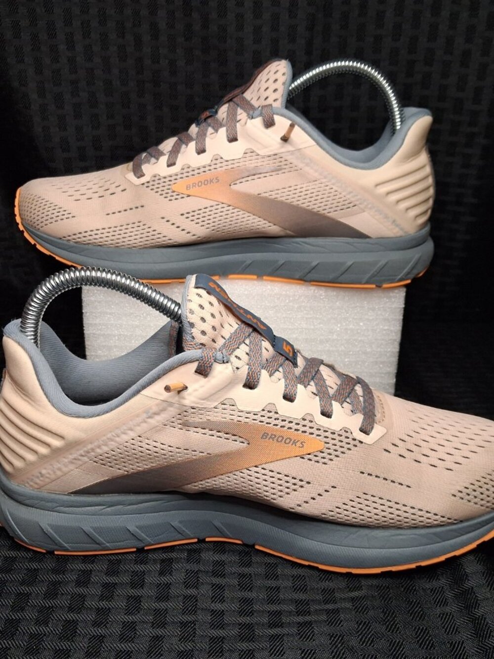 Brooks Anthem 5 Running Shoes Women’s Size 7.5 Medium Gray Peach Orange Sneakers